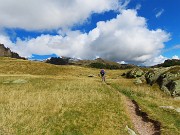 52 Bello camminare sul pianoro di Monte Campo